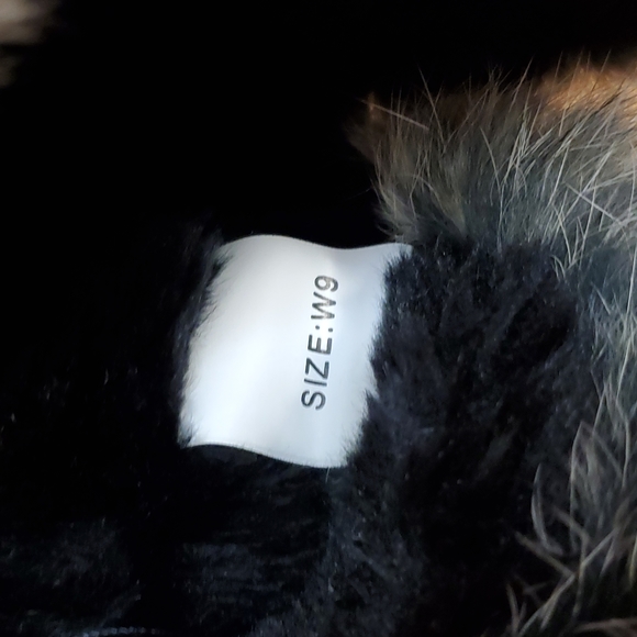 UGG Boots - Picture 11 of 11